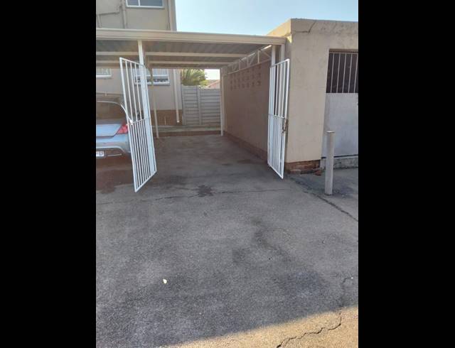 2 BEDROOM APARTMENT FOR SALE IN BRACKENHURST